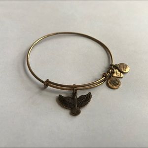 EUC Alex and Ani Eagle Bracelet (gold)